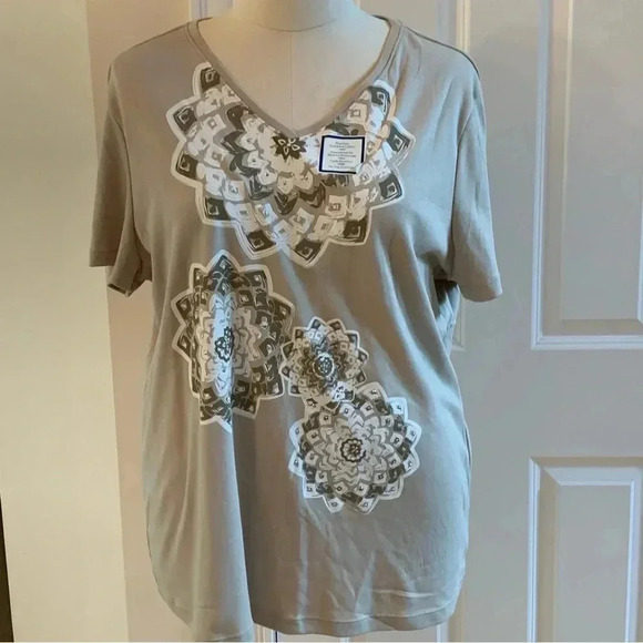 Falls Creek Women's Plus Size 2X Beige Studded Mandala T Shirt Top NWT Flowers - Picture 1 of 7